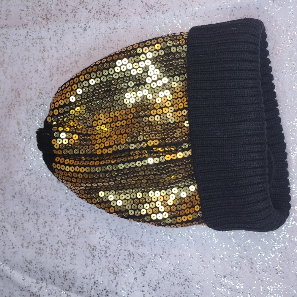 Sequence black cable knit hat